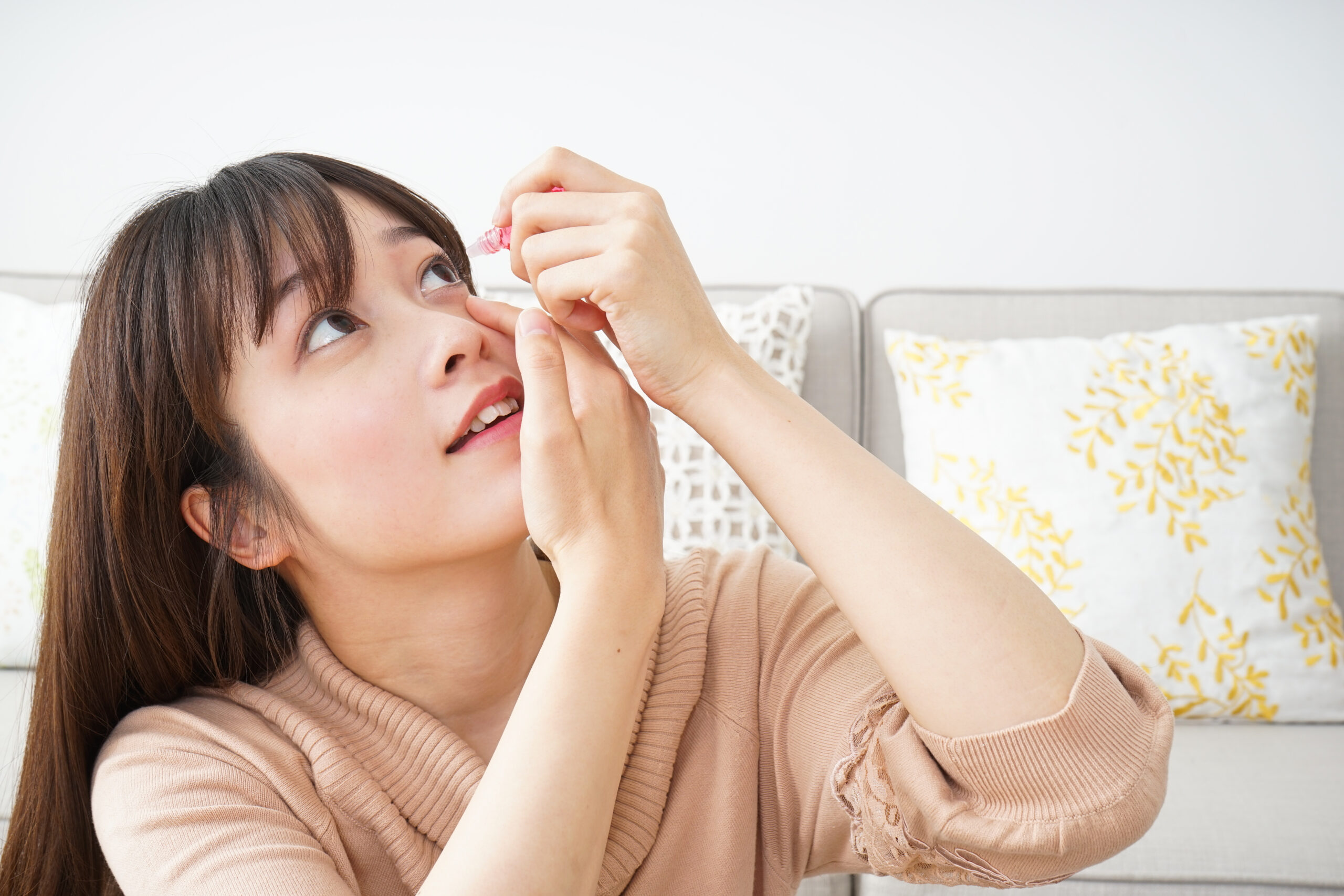面對乾眼、疲勞或過敏等眼睛不適,許多人會立即使用眼藥水來緩解症狀。