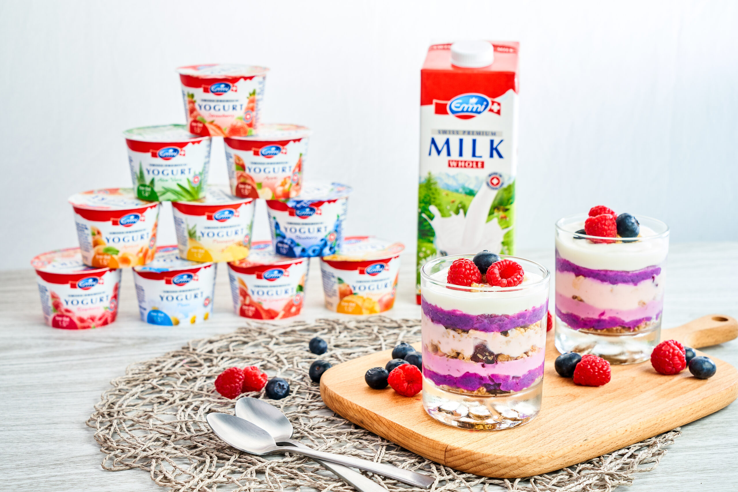 奇異果、柑橘類水果中的維生素C可促進膠原蛋白合成,與乳酪中的蛋白質具協同作用,增強皮膚細胞合成功能。