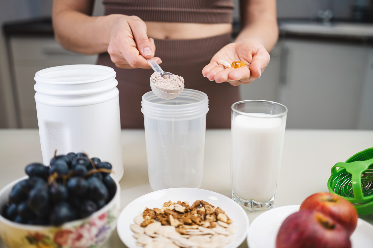 雖然天然食物（如牛肉）可滿足基本需求，但若目標是增肌或提升爆發力，最有效且實際的方法是選擇高效率、方便又實惠的肌酸補充劑（尤其是一水肌酸）。
