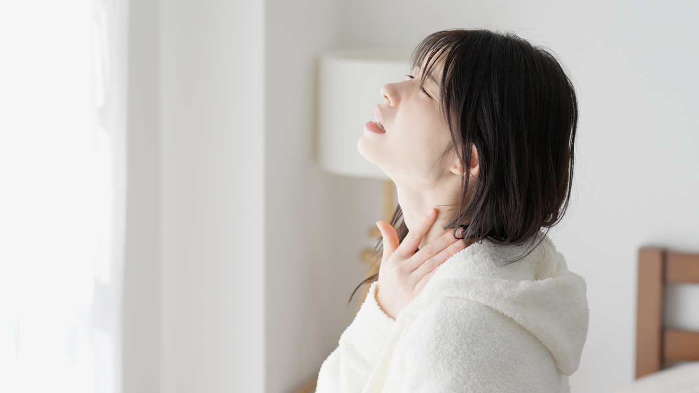 長期鼻水倒流若未處理,可能導致睡眠品質下降、聲音沙啞、中耳炎與慢性鼻竇炎等併發症,嚴重影響生活品質。