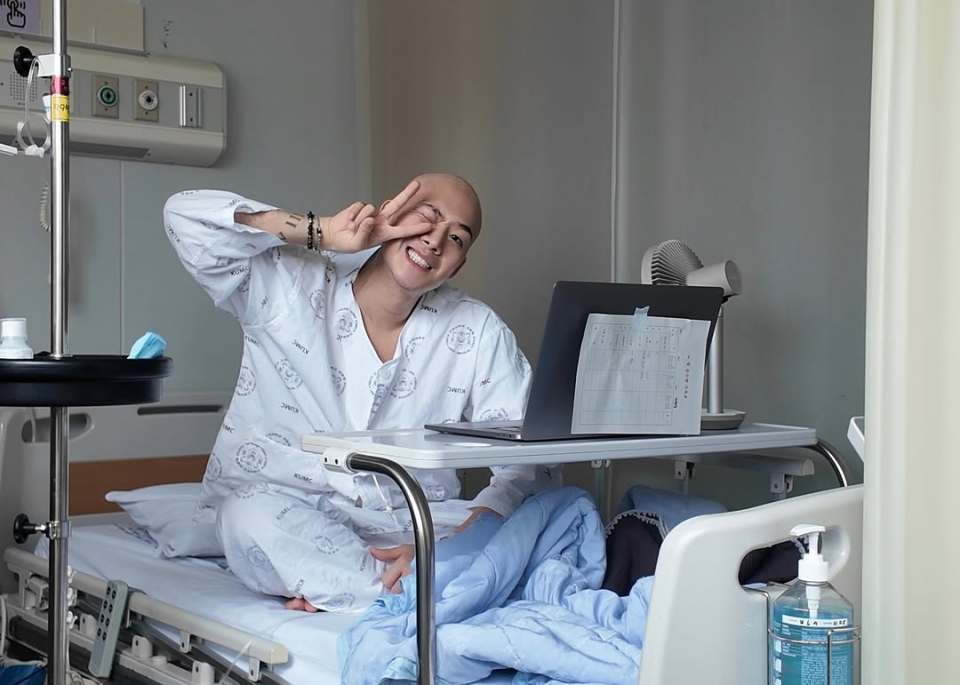 34歲的韓國藝人車炫承在社交平台,勇敢地公布自己確診血癌(白血病)的消息,並分享了剃光頭、接受治療的病床照,事件引起公眾對血癌這一疾病的高度關注 。