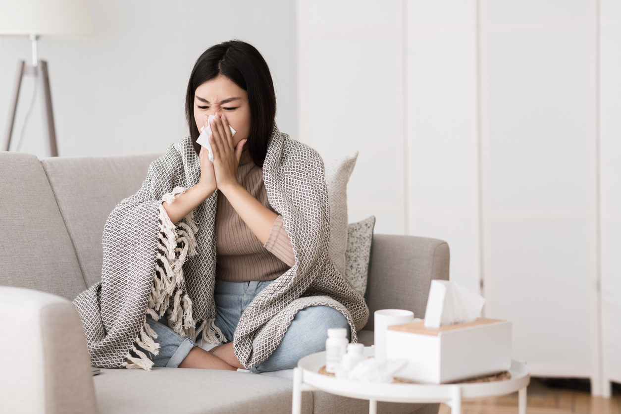 感冒是最常見的元兇,病毒會讓鼻黏膜腫脹、分泌物增加。