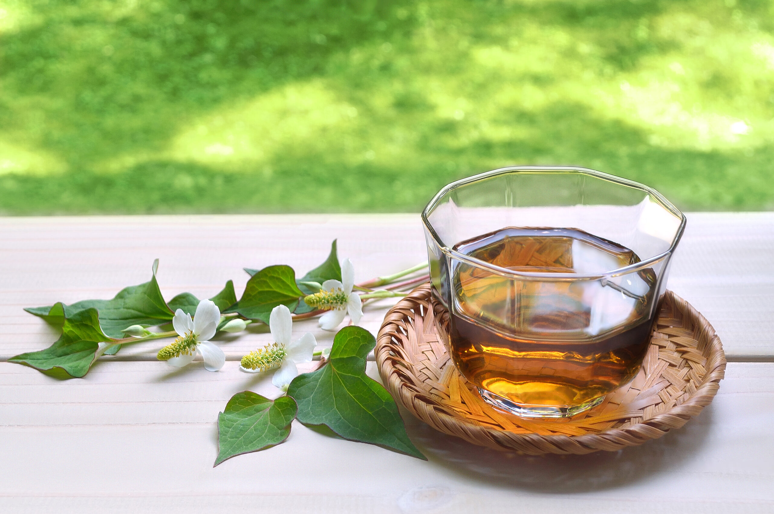 魚腥草茶不耐高溫久煮，否則會印象魚腥草的精油發揮，從而影響療效。