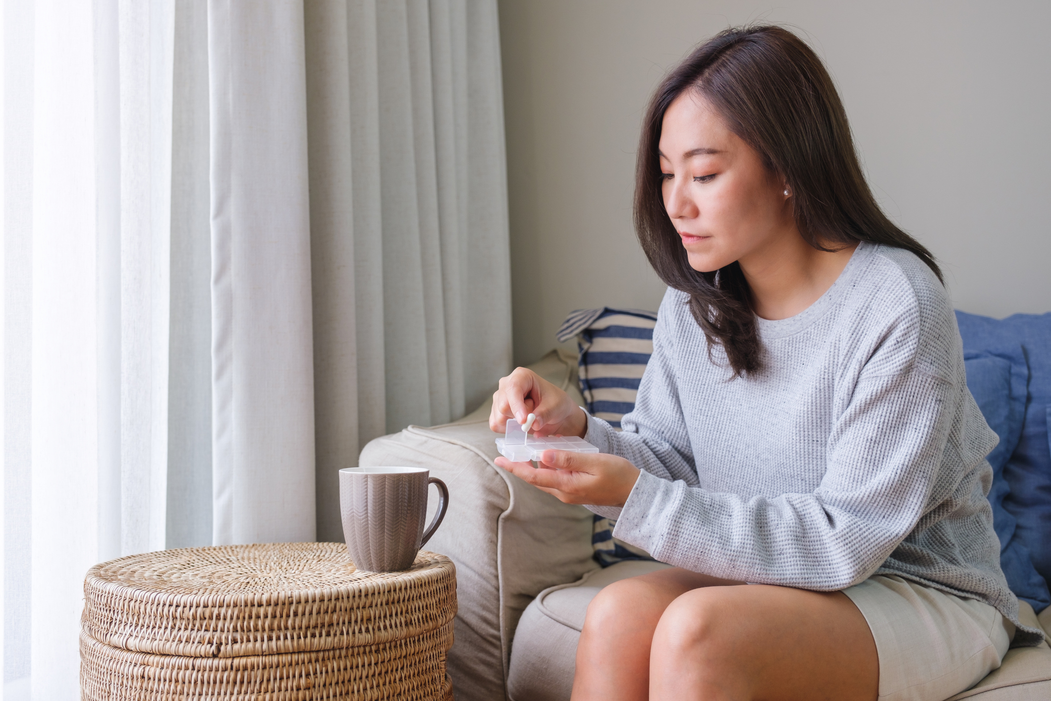 菊花茶有降火、抗發炎與輕微降壓效果,若與部分藥物同服,可能影響藥效或導致血壓過低。