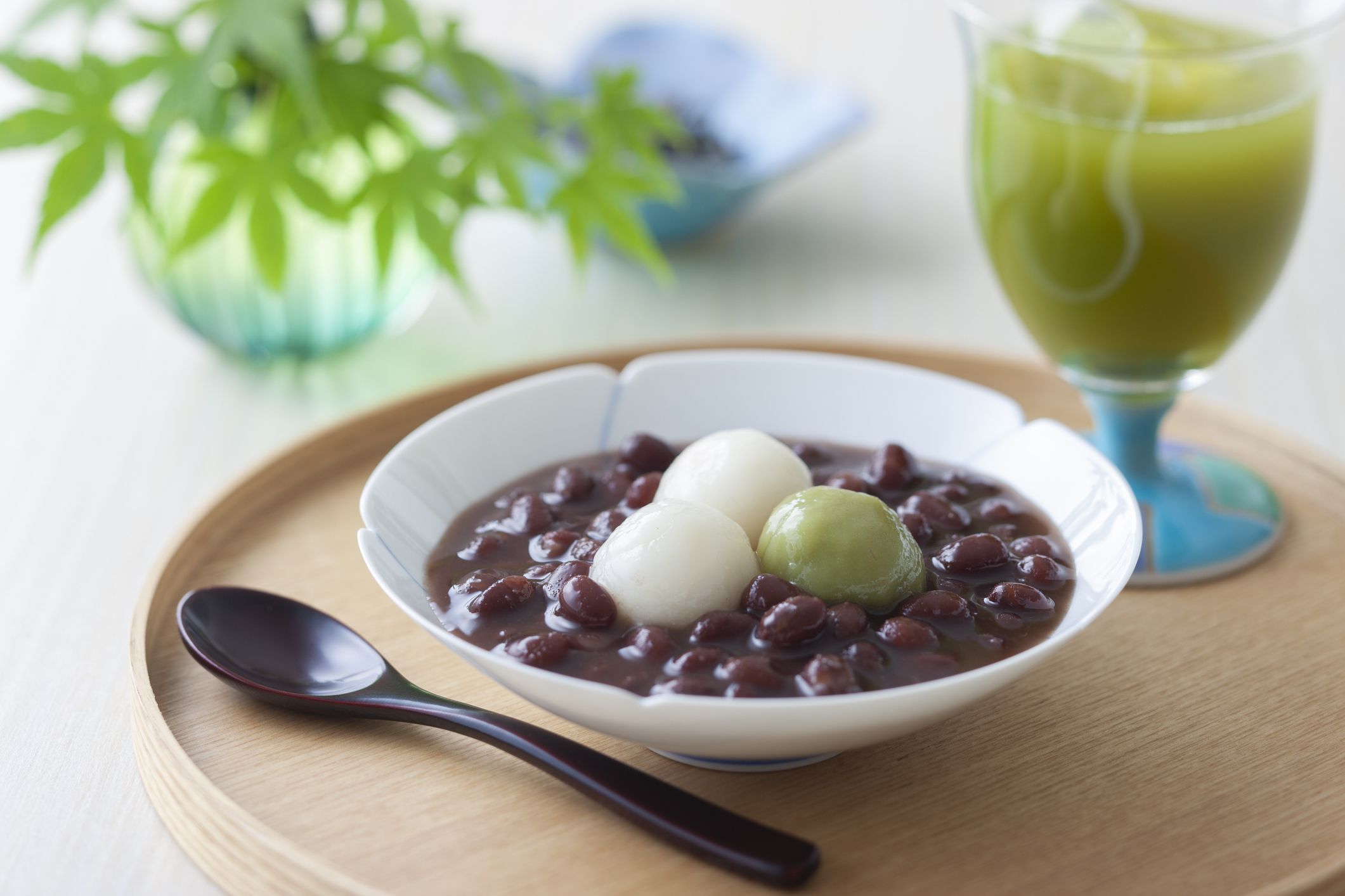 拌入椰漿、煉乳、湯圓、牛奶、椰糖或配料（如椰果、糯米等），熱量就會加乘上去。