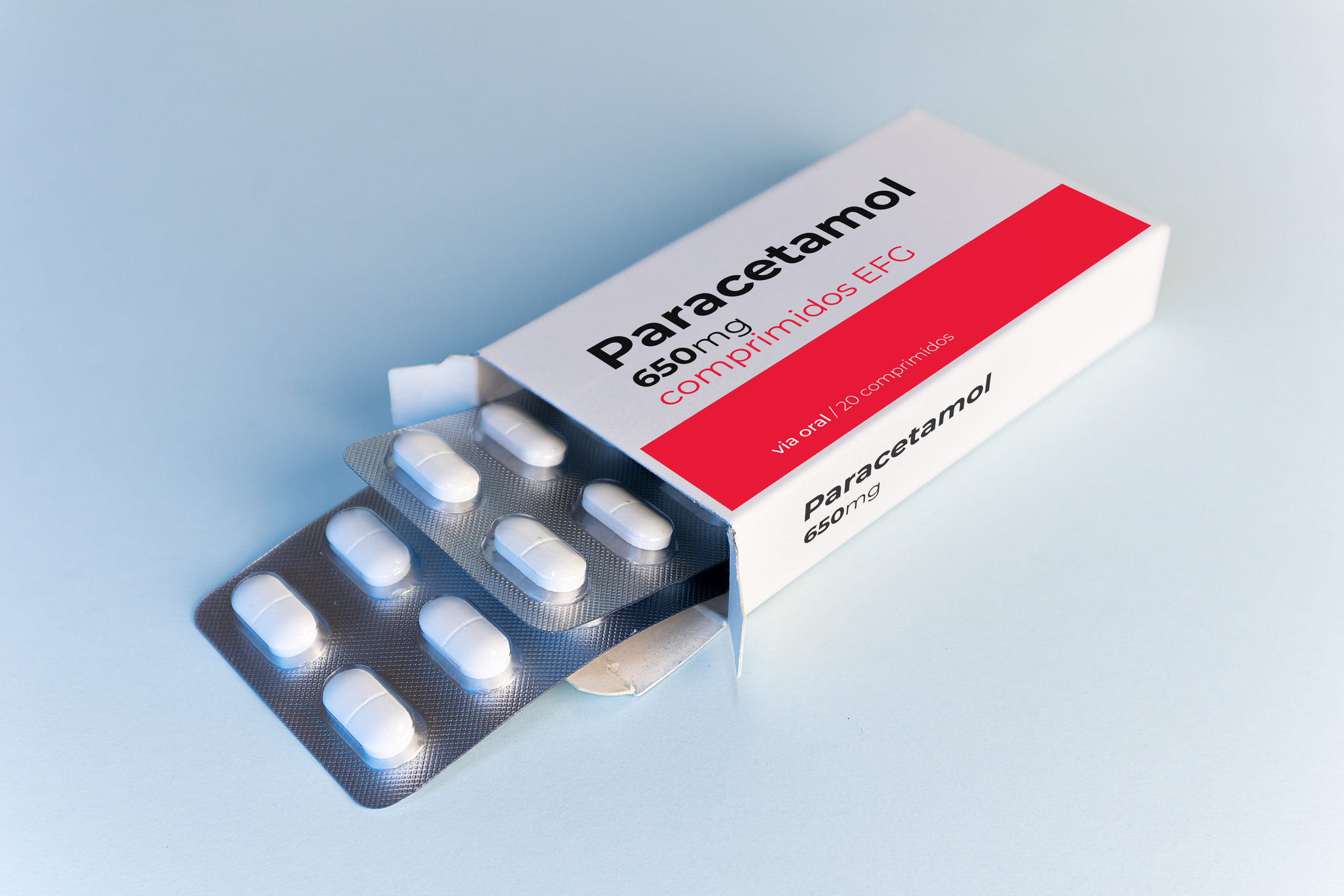 Paracetamol(撲熱息痛)是溫和安全的退燒止痛藥首選,適用於輕中度疼痛和發燒,對胃部刺激小,但缺乏顯著消炎作用,且需注意避免過量以防肝臟損傷。