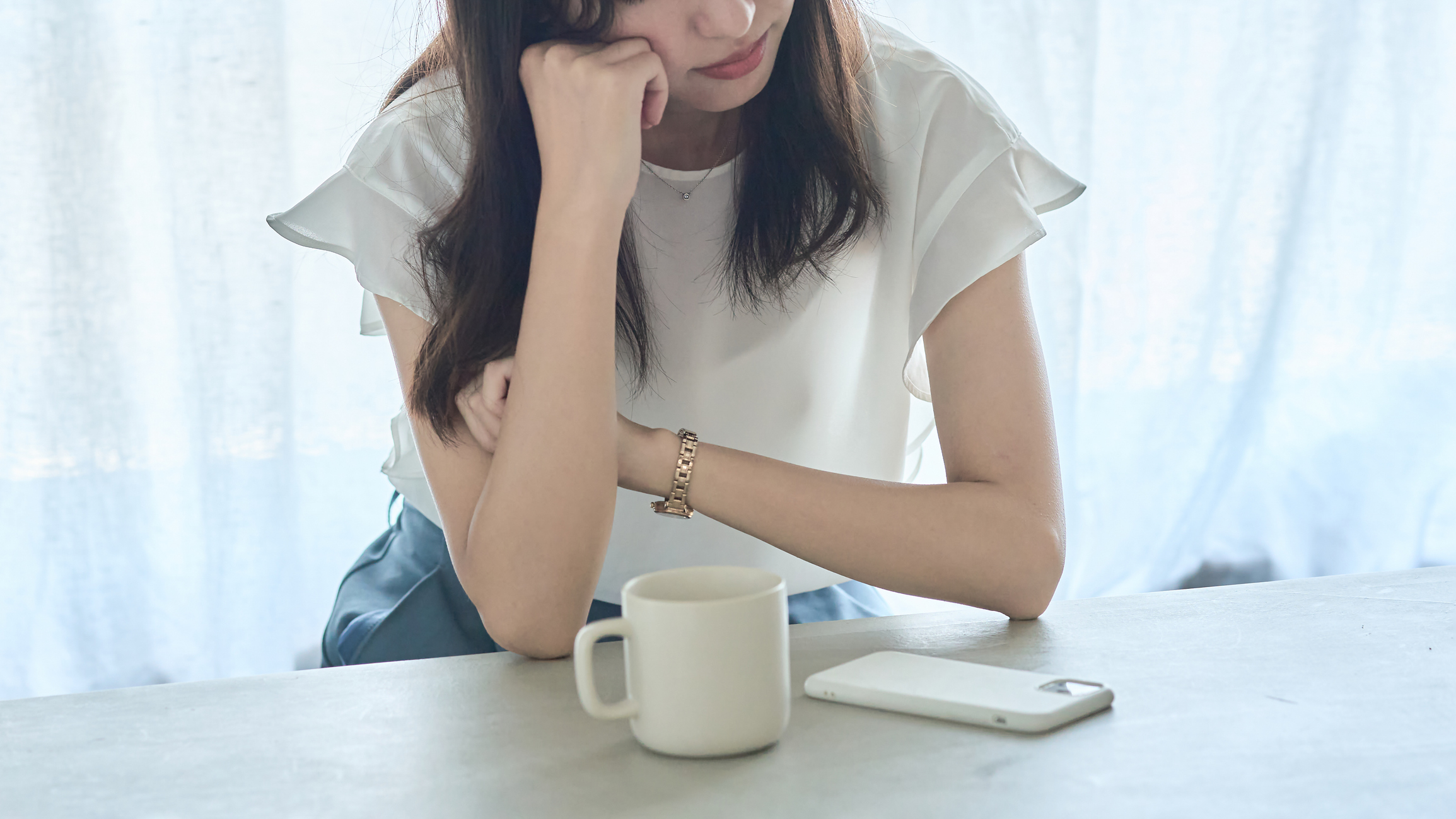 月經量少可能是由荷爾蒙失調、排卵不正常、子宮卵巢問題、壓力過大、作息不規律、年齡生理變化、荷爾蒙藥物或避孕方式、營養不足氣血虛,以及手術或子宮內損傷等因素引起,是身體需要關注健康的警訊。