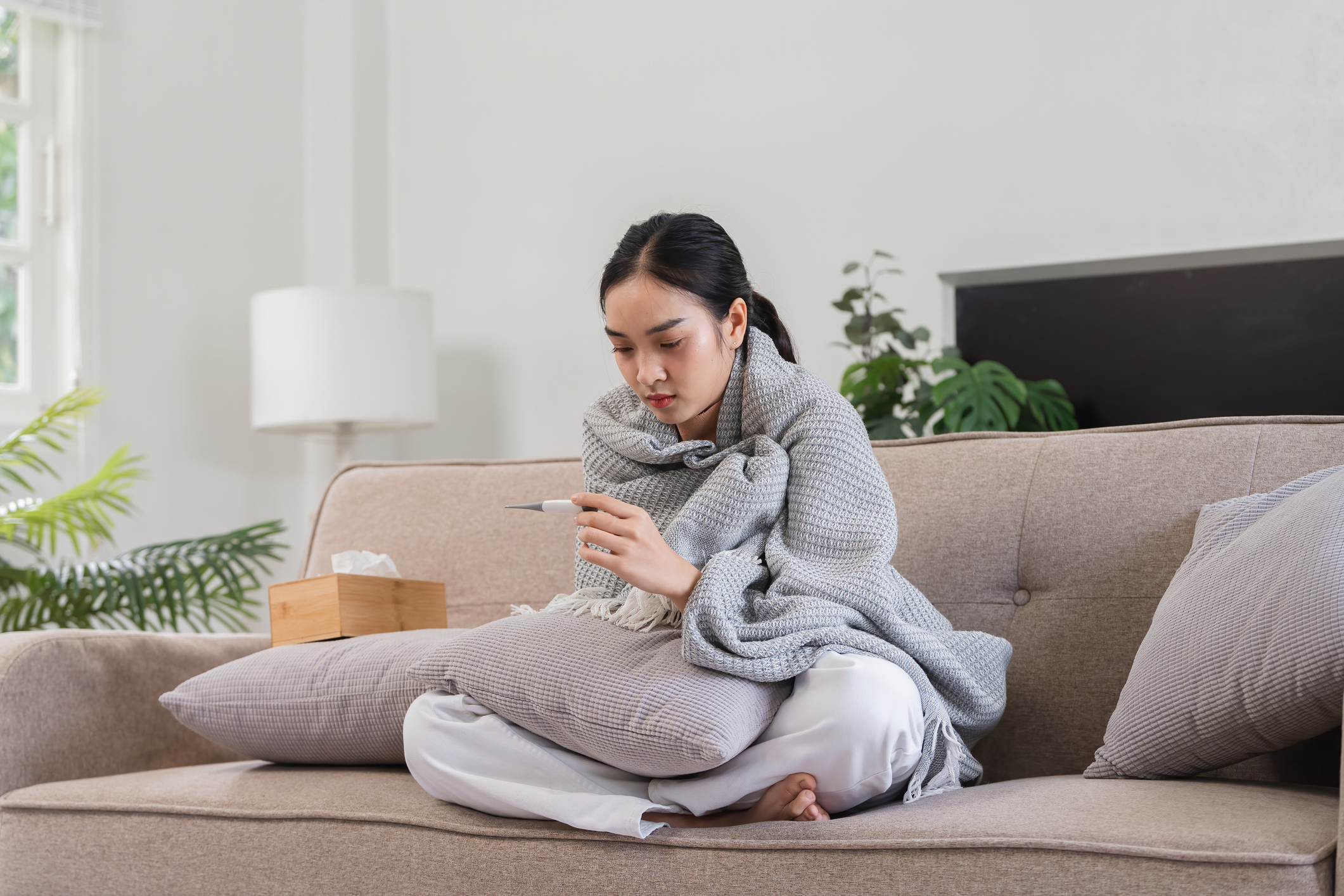洋蔥水雖溫和,但熱咳、發燒、腸胃敏感、過敏體質、特殊疾病患者、嬰幼兒、孕婦及哺乳期婦女需慎用或避免,以免引起腸胃不適、口乾、胃酸逆流或藥物交互作用。
