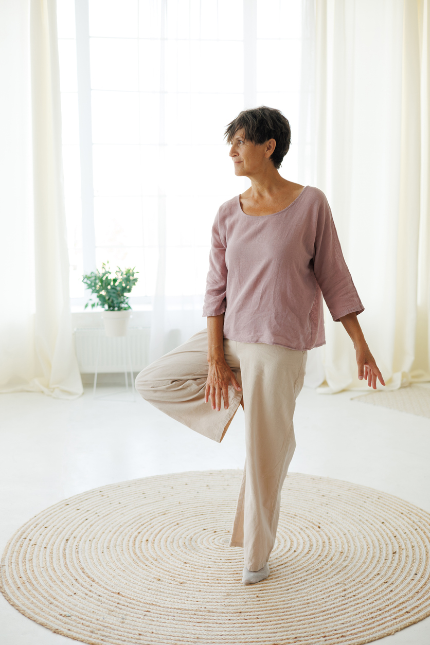 你可以時不時在家嘗試進行單腳站立，看自己是否能輕鬆撐過 30 秒。