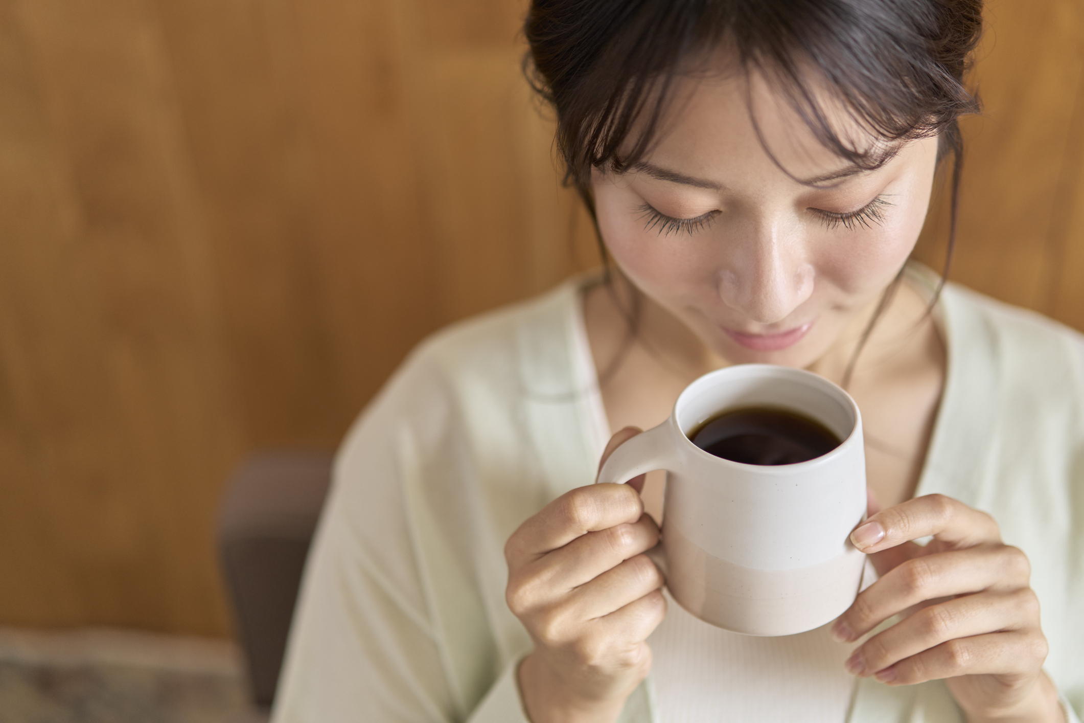 一項最新研究發出警告：長期飲用某一類咖啡的人，罹患乾性老年黃斑病變（AMD）的可能性竟會增加高達7倍！
