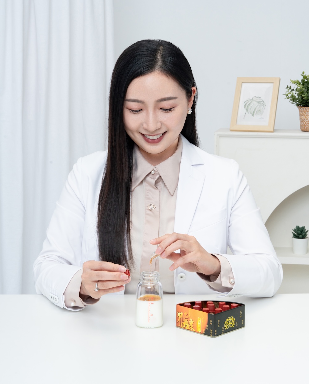 為了讓寶寶更好吞嚥,可以將猴棗散混入奶粉中沖泡。