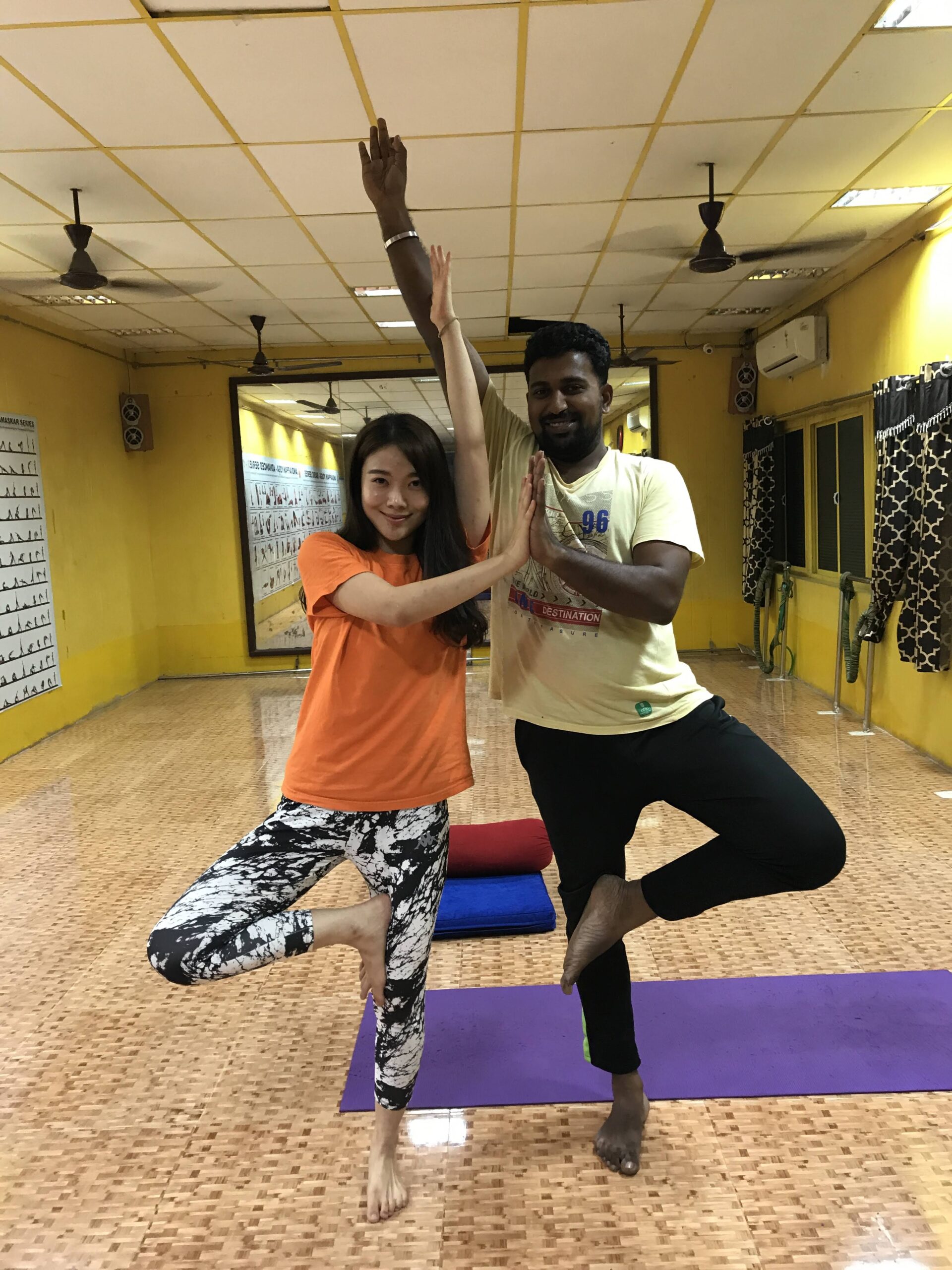 2017年，她不顧家人對治安問題的反對，堅持前往印度進修500小時的瑜伽導師課程 。