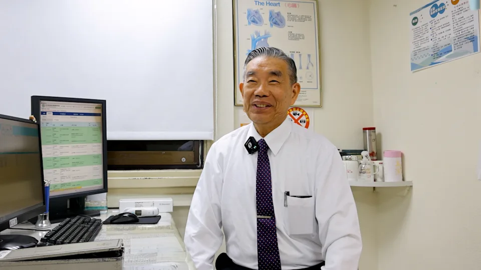 台灣有一位73歲的家庭醫學科名醫李龍騰，雖然年屆七旬，但依然精神奕奕，身體相當健朗，不但完全沒有「三高」（高血壓、高血糖、高血脂）問題，至今仍堅持每日在多間醫院奔波看診。