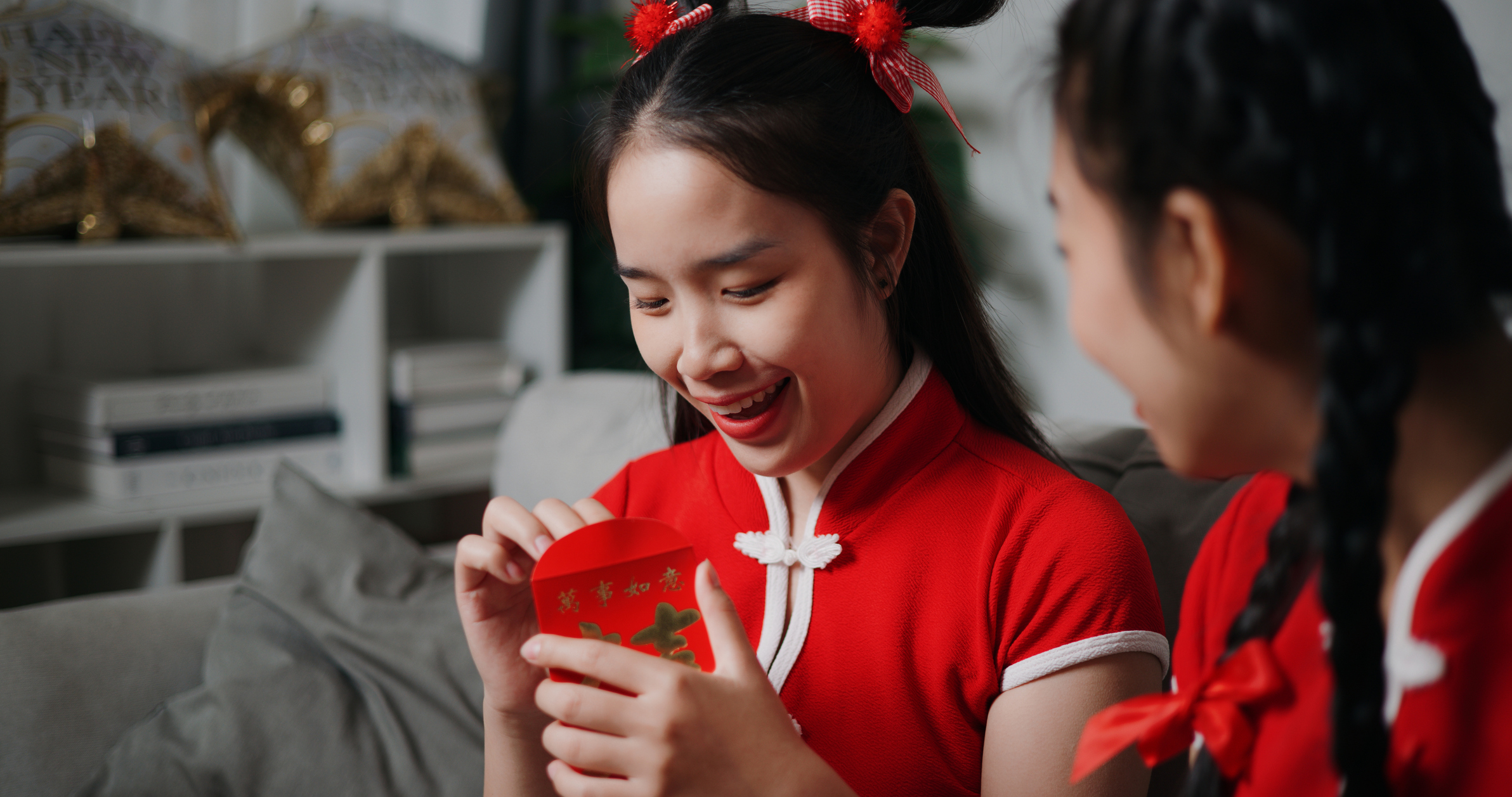 傳統建議正月十六或之後拆利是，象徵將新年祝福累積一次打開，福氣滿滿。