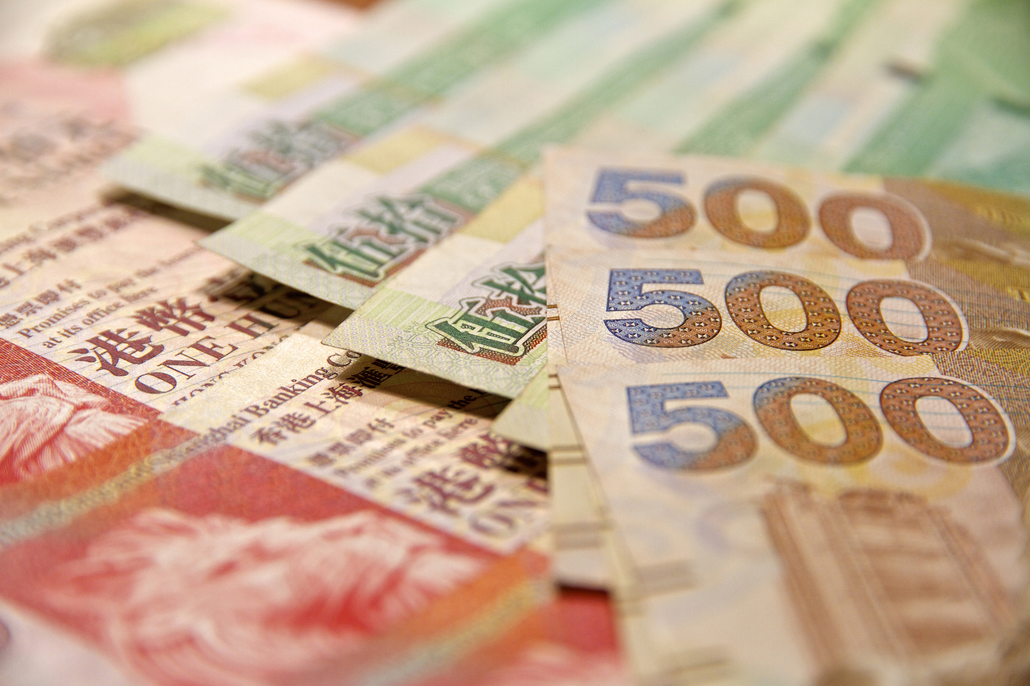 派利是金額以心意為重，建議依對象親疏參考 HK$20 至 HK$500，並量力而行。