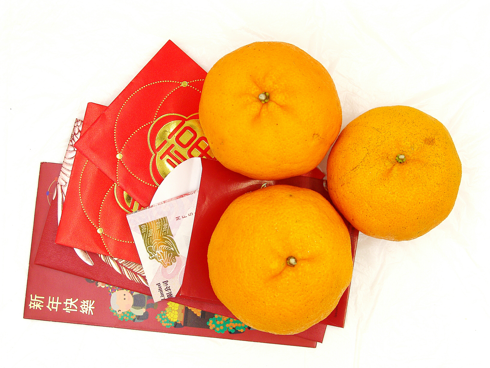 利是不一定要用新鈔，但鈔票應乾淨整齊，以表心意和尊重。