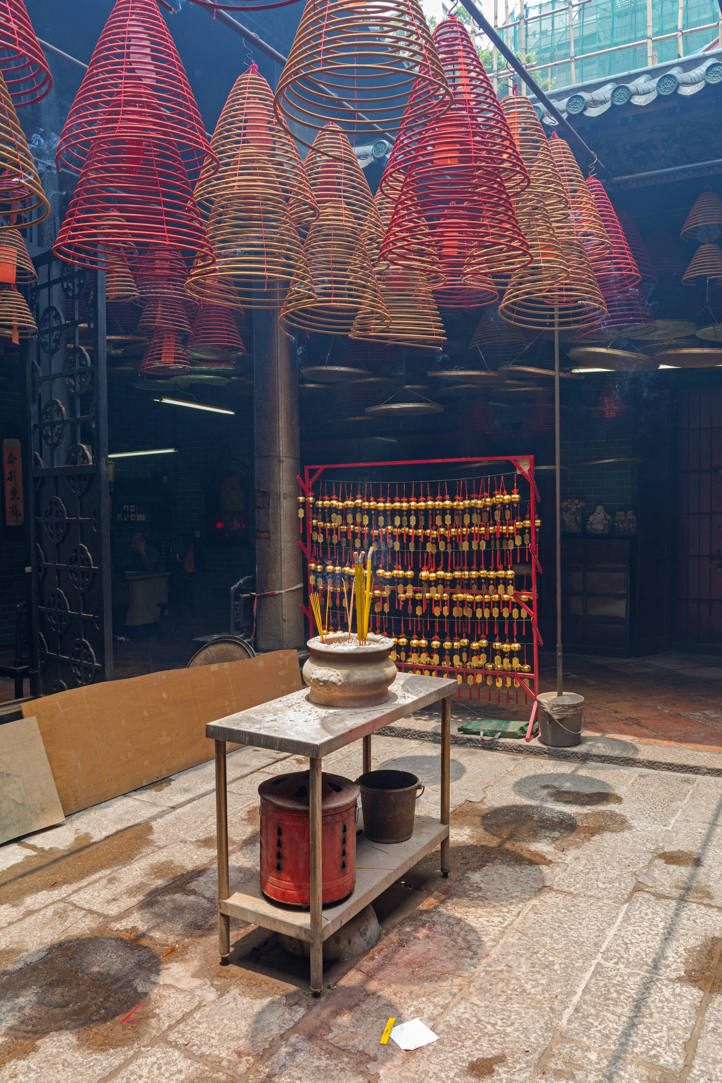 踏入2026丙午馬年，選好吉日後，可前往全港各區熱門廟宇攝太歲，出發前記得查閱開放時間及規定，保持誠心祈福最重要。