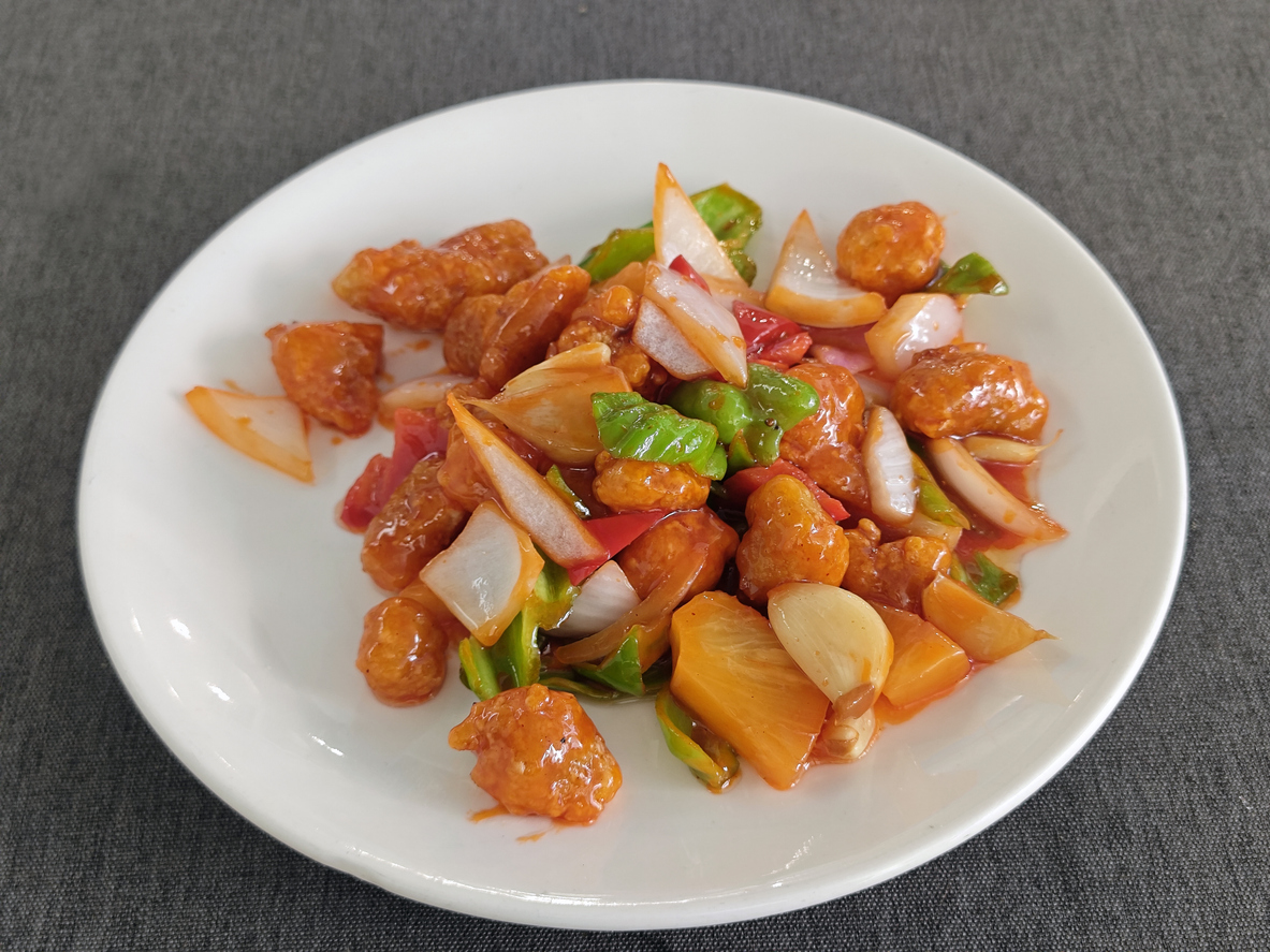 在肉類選擇上，首選「黑毛豬梅頭肉」，炸出來香氣四溢，咬下去肉質超彈牙，完全不乾柴。