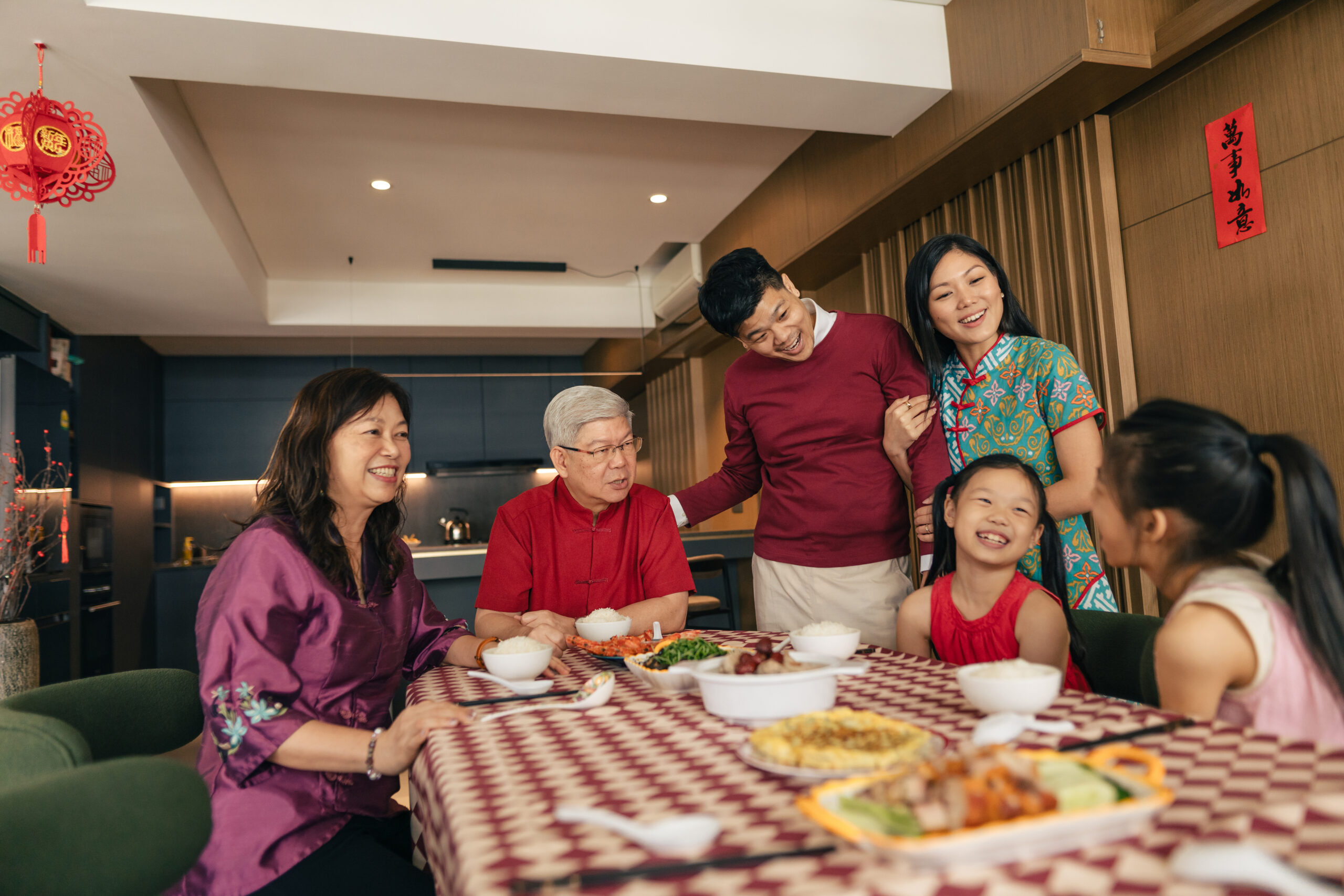 以前生活辛苦才吃稀飯，所以初一早餐建議吃得豐盛點，比如吃點白飯、蔬菜或優質蛋白質。