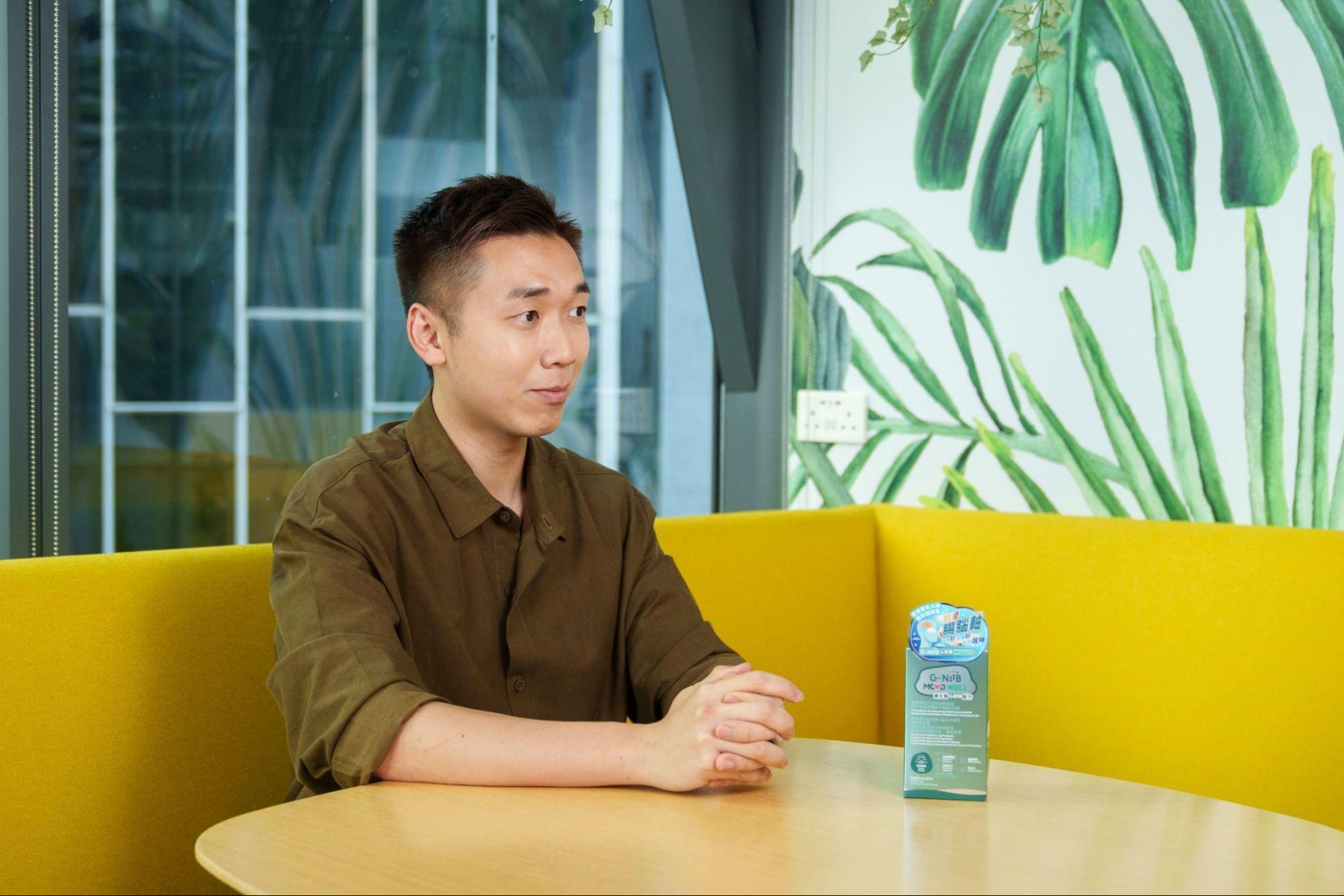 當Vincent了解到腸道健康可能與情緒狀態互相影響後,開始尋找針對腸—腦軸的日常營養方案,並接觸到G-NiiB 心安晴配方 MQU10。