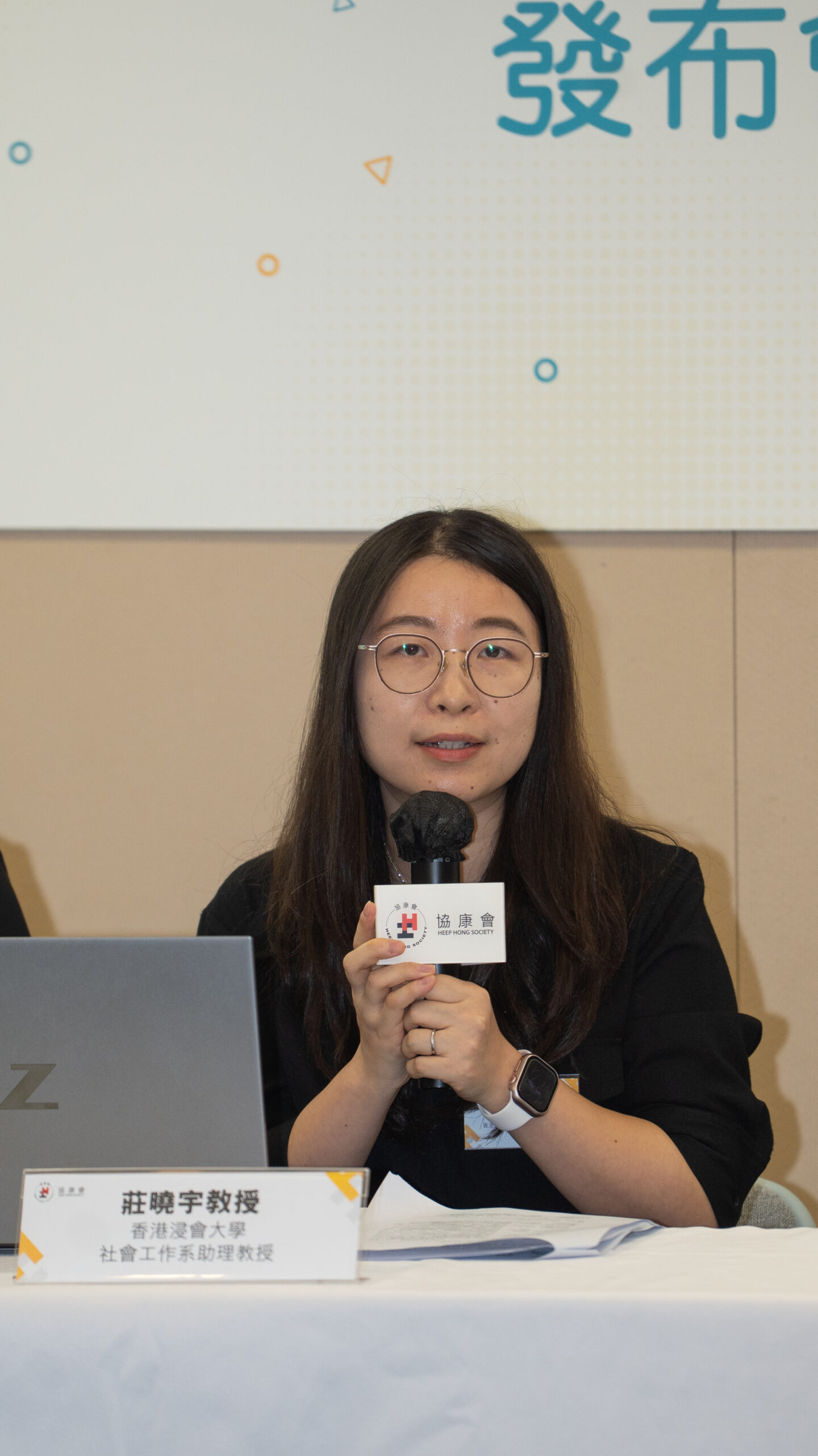 香港浸會大學社工學系助理教授莊曉宇指
出,若家長經常採用「行為脫離」及「過度<br />
思慮」等應對方式,兒童出現自傷行為的風<br />
險則顯著較高。